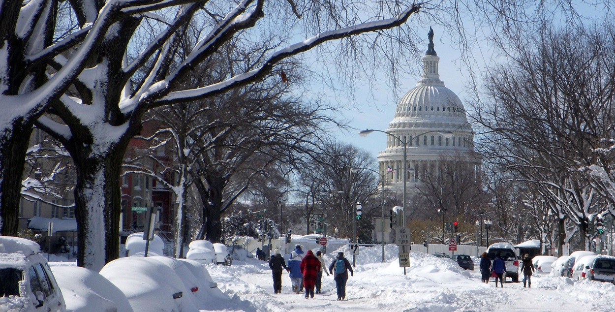 الثلوج تغطي مبنى الكابيتول في واشنطن